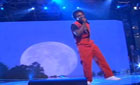 Tom Black canta novamente A Lua e Eu no palco do Ídolos